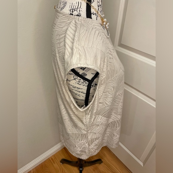 Calvin Klein Leaf design XL sleeveless top. - Picture 2 of 10